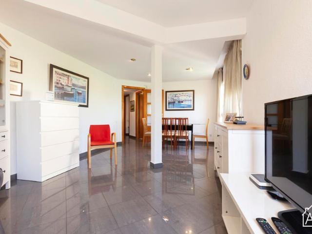 Spacious and Beautiful Apartment in Barcelona Near the Beach
