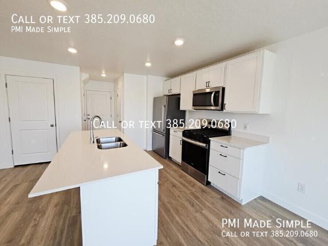 Spacious and BRIGHT newer Townhome in Saratoga Springs, COMING SOON!