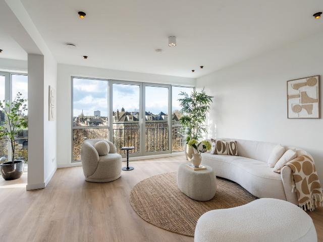 Spacious and bright apartment in Oude Westen