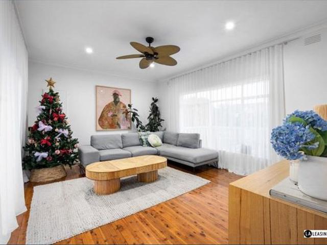 Spacious and Bright East Albury Home