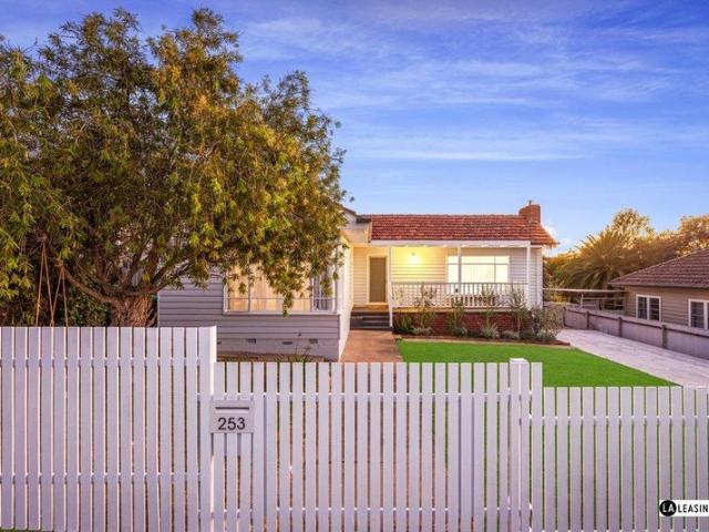 Spacious and Bright East Albury Home