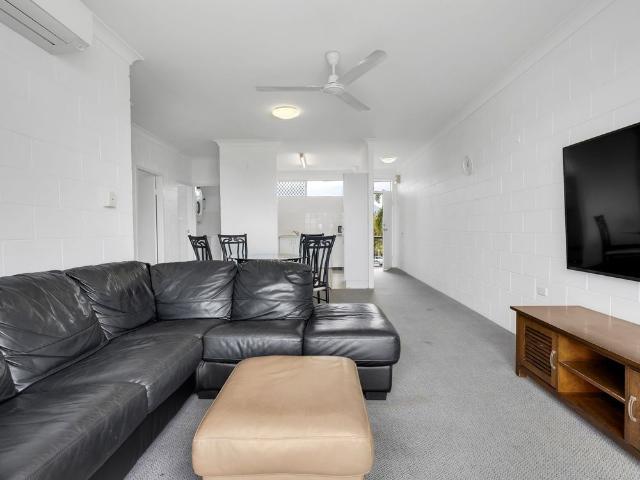 Spacious and bright Esplanade apartment