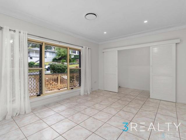 SPACIOUS AND BRIGHT FAMILY HOME