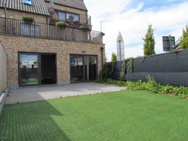 Spacious and bright ground floor apartment of 133 m² with s