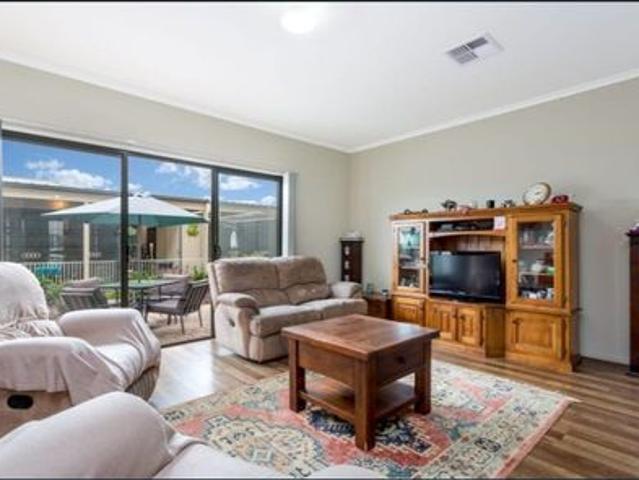 SPACIOUS AND BRIGHT JUST TO DELIGHT