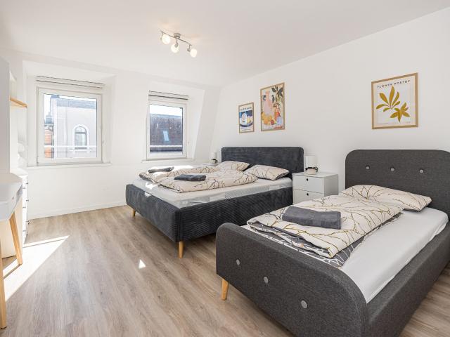 Spacious and bright suite with nice neighbours at main station