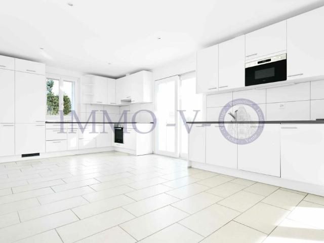 SPACIOUS AND BRIGHT WITH LARGE BALCONY TERRACE OF 60M2 AND LAKE VIEW