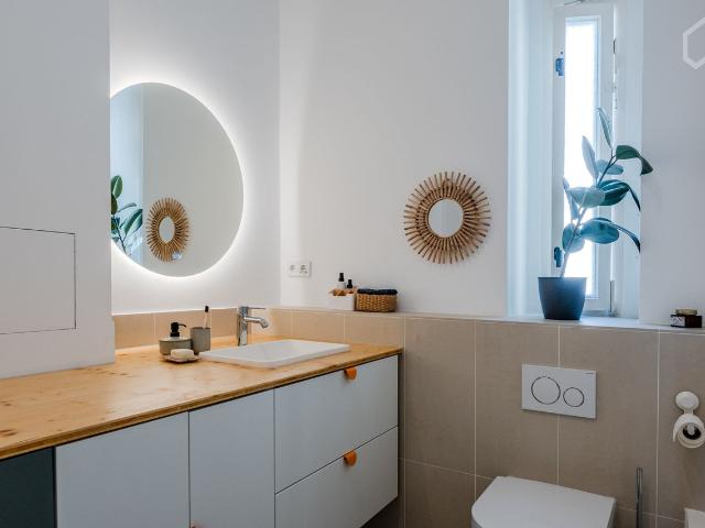 Spacious and Bright 2.5 Room Apartment with Home Office in Prenzlauer Berg, Berlin, Berlin Amsterdam Apartments for Rent