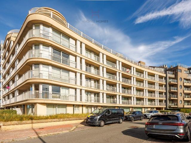 Spacious and bright 2 bedroom apartment in Duinbergen