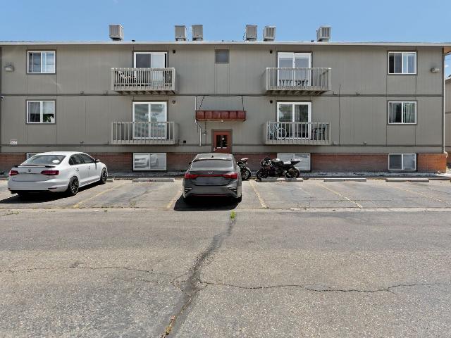 Spacious and Bright 2 Bedroom, Pet Friendly Apartment Prime Location!