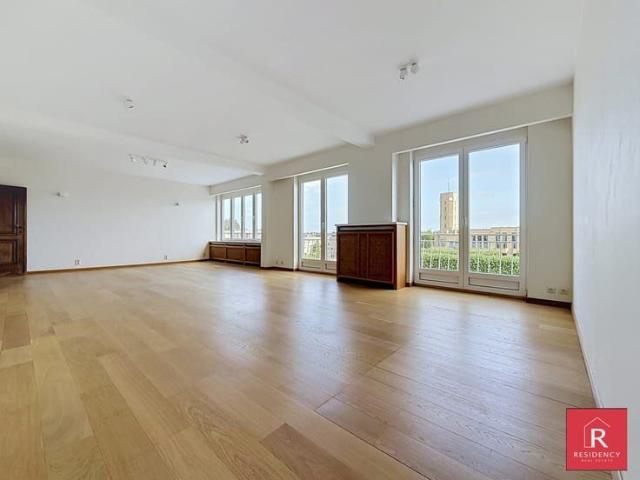 Spacious and bright 3 bedroom apartment