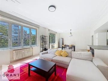 Spacious and bright 3 bedroom apartment, in an ideal locatio