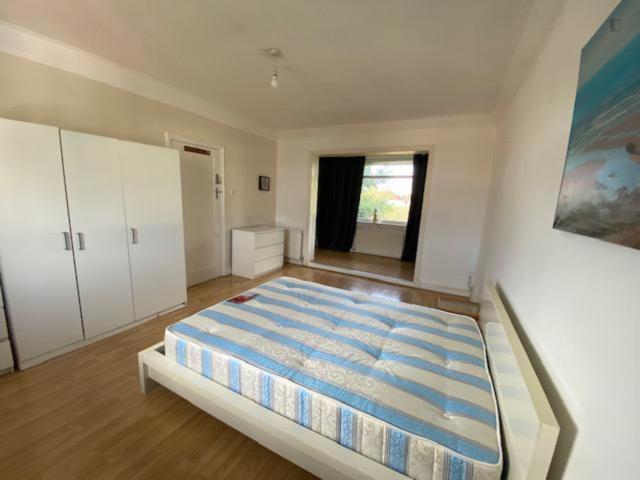 Spacious and bright 3 bedroom apartment near Preston Road Station Has an Apartment
