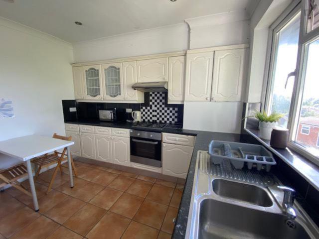 Spacious and bright 3 bedroom apartment near Preston Road Station Has an Apartment