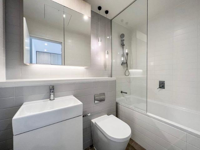 Spacious and Brighter Apartment In Great Location with View!