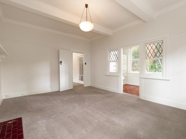 Spacious and Elegant Ground Floor Apartment