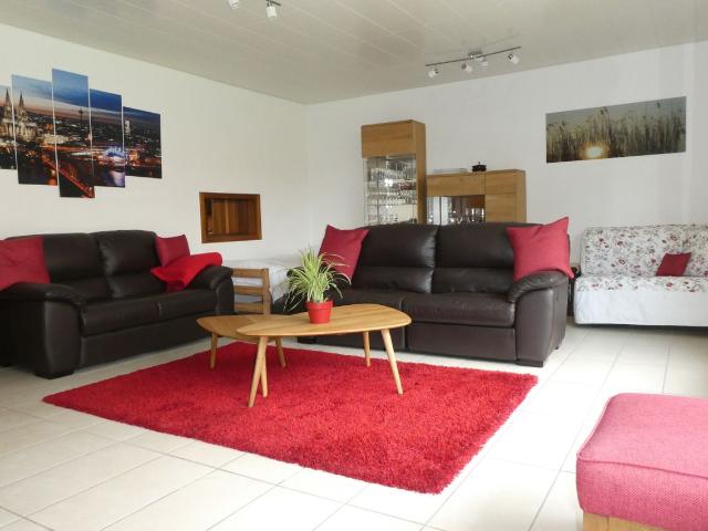 Spacious and fully equipped apartment in northern Cologne, Koln Amsterdam Apartments for Rent