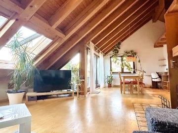 Spacious and fully furnished 2.5 room flat with roof terrace & fitted kitchen in Stuttgart Plieningen