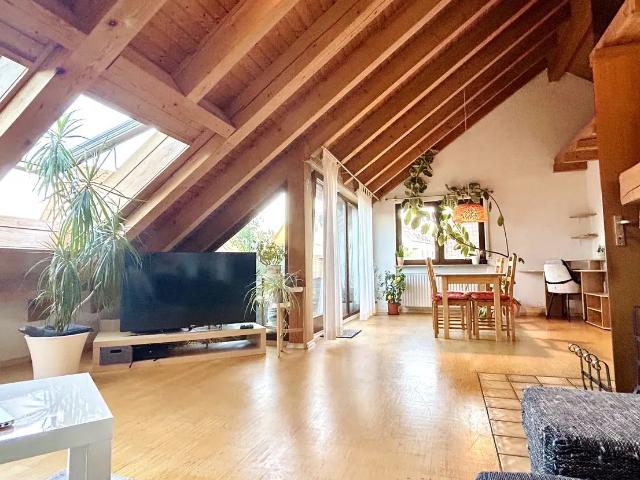 Spacious and fully furnished 2.5 room flat with roof terrace & fitted kitchen in Stuttgart Plieningen, Stuttgart Amsterdam Apartments for Rent