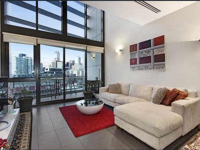 Spacious and highly sought after 2 bedroom townhouse!