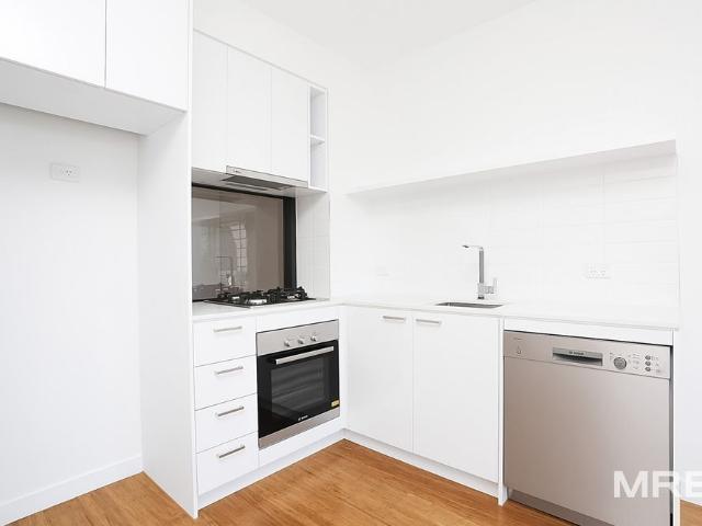 Spacious and light filled apartment in Brunswick West