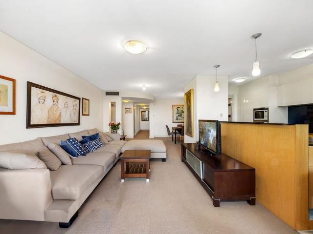 Spacious and Light Filled Apartment in Gateway Fully Furnished