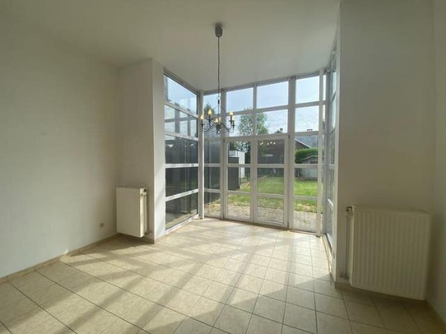 Spacious and light filled house with pleasant west oriented