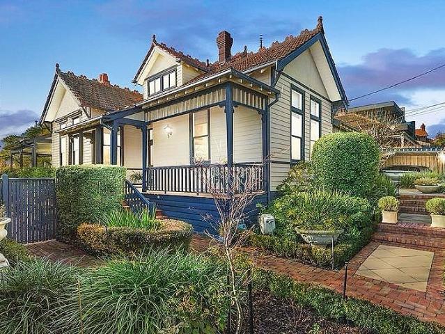 Spacious and Light Filled 5 Bedroom Family Residence