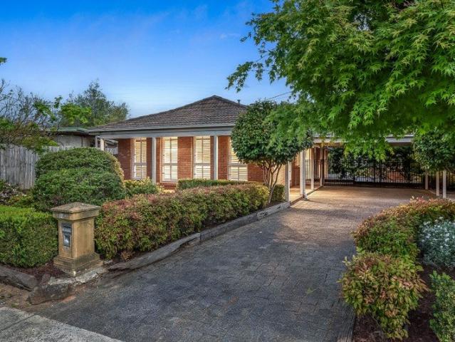 Spacious and Lush Family Entertainer