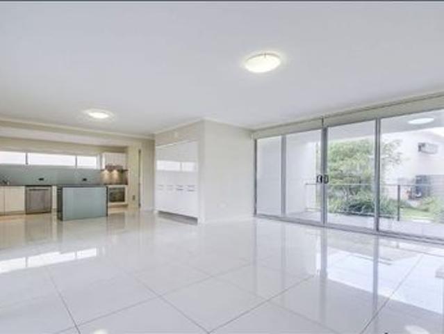 Spacious and Modern Apartment in a convenient location!