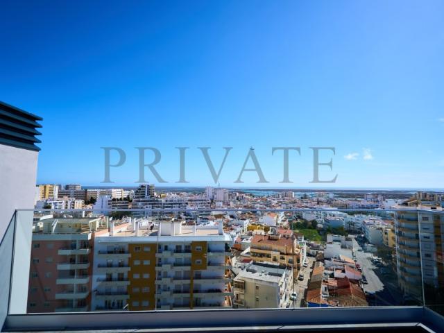 Spacious and Modern Apartment in Central Faro