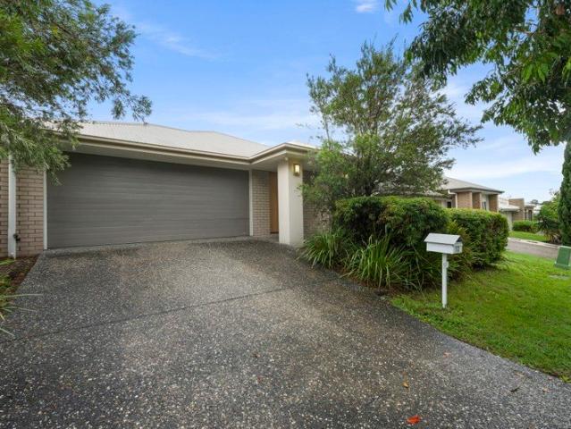 Spacious and Modern Family Home in the Heart of Pimpama