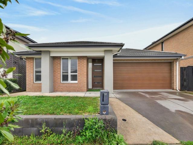 SPACIOUS AND MODERN FAMILY HOME!