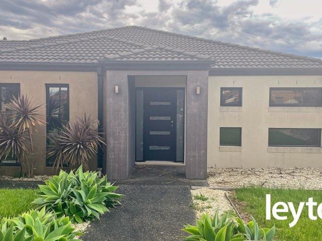 Spacious and Modern House for Rent in Narre Warren South!