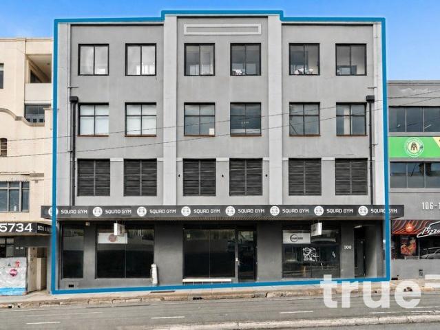 SPACIOUS AND MODERN IN CONVENIENT LOCALE