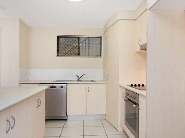 SPACIOUS AND MODERN JUST MINUTES FROM THE CBD