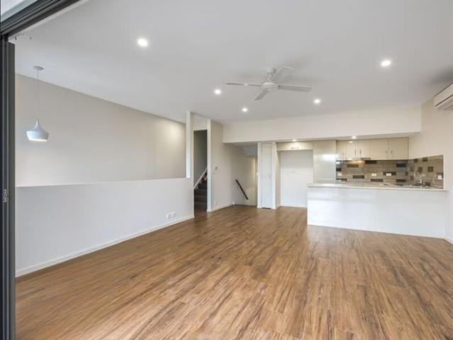 Spacious and Modern Townhouse Call Now to Inspect!