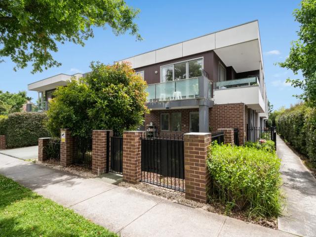 Spacious and Modern Townhouse in the Heart of Box Hill, 4/100 Thames Street, Box Hill North