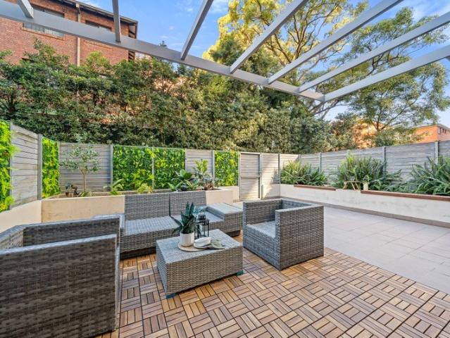 Spacious and modern townhouse like apartment in a highly accessible location