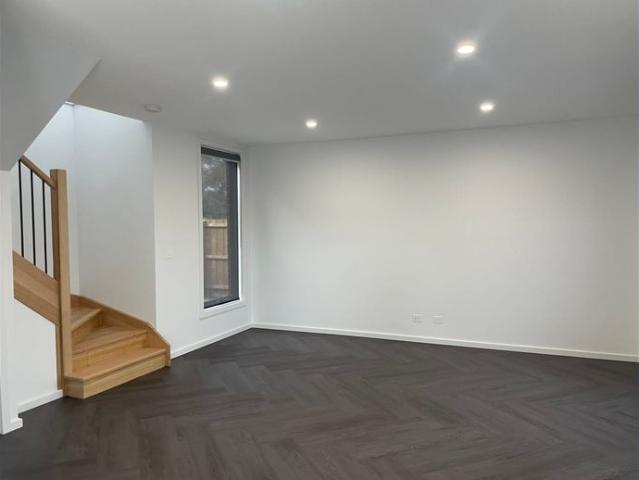 Spacious and Modern 2 Bedroom Townhouse
