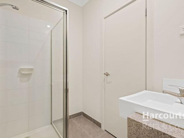 Spacious and Modern 2 Bedroom Home in Epping