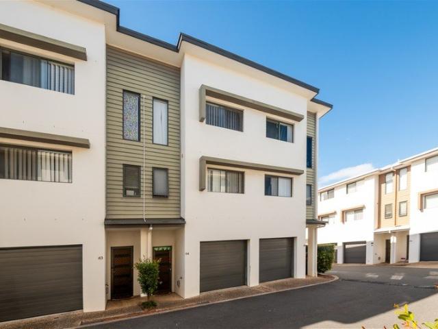 Spacious and Modern 3 Bed Townhouse