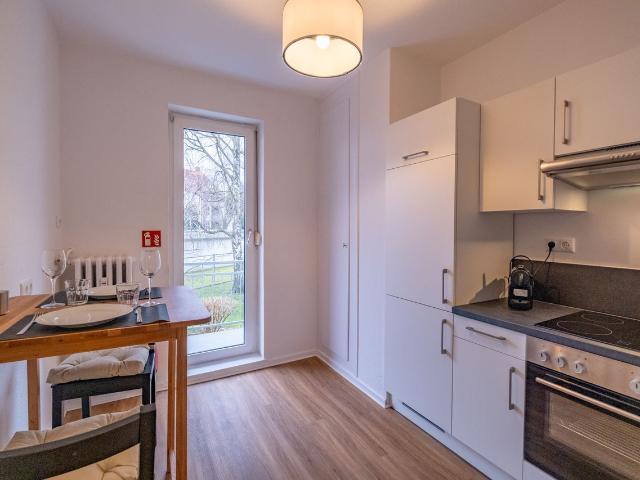 Spacious and modern 3 room flat near the trade fair centre and main railway station, Bremen Amsterdam Apartments for Rent