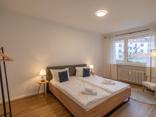 Spacious and modern 3 room flat near the trade fair centre and main railway station, Bremen Amsterdam Apartments for Rent