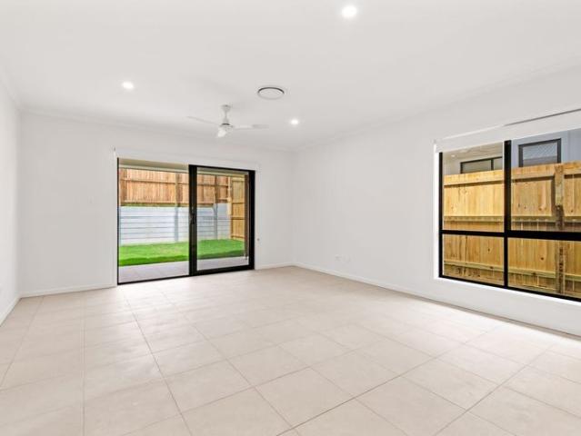 SPACIOUS AND MODERN 4 BEDROOM HOME WITH DUCTED AIR CON AVAILABLE NOW!