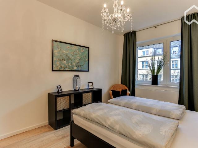Spacious and newly renovated apartment located in the centre of Düsseldorf, Dusseldorf Amsterdam Apartments for Rent