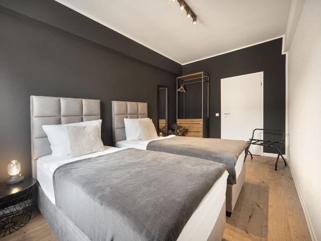 Spacious and neat home close to park mainstation and uniklinik, brand new, Essen Amsterdam Apartments for Rent