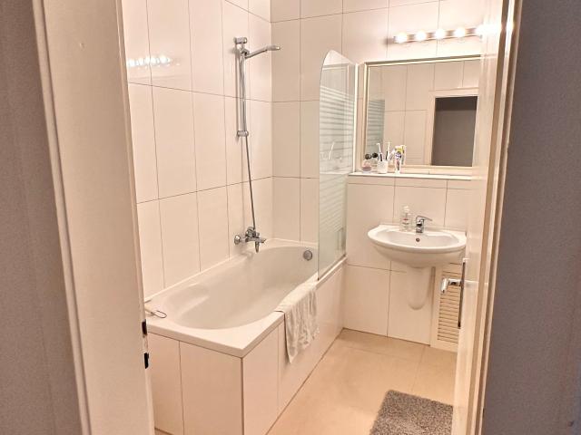 Spacious and neat studio in Bielefeld, Bielefeld Amsterdam Apartments for Rent