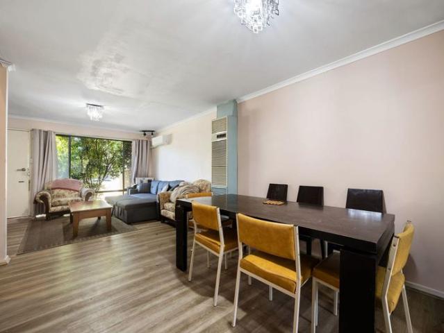 Spacious and Stylish 2 bedroom Townhouse in a Prime Location