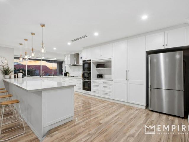 Spacious and Stylish Coastal Entertainer!